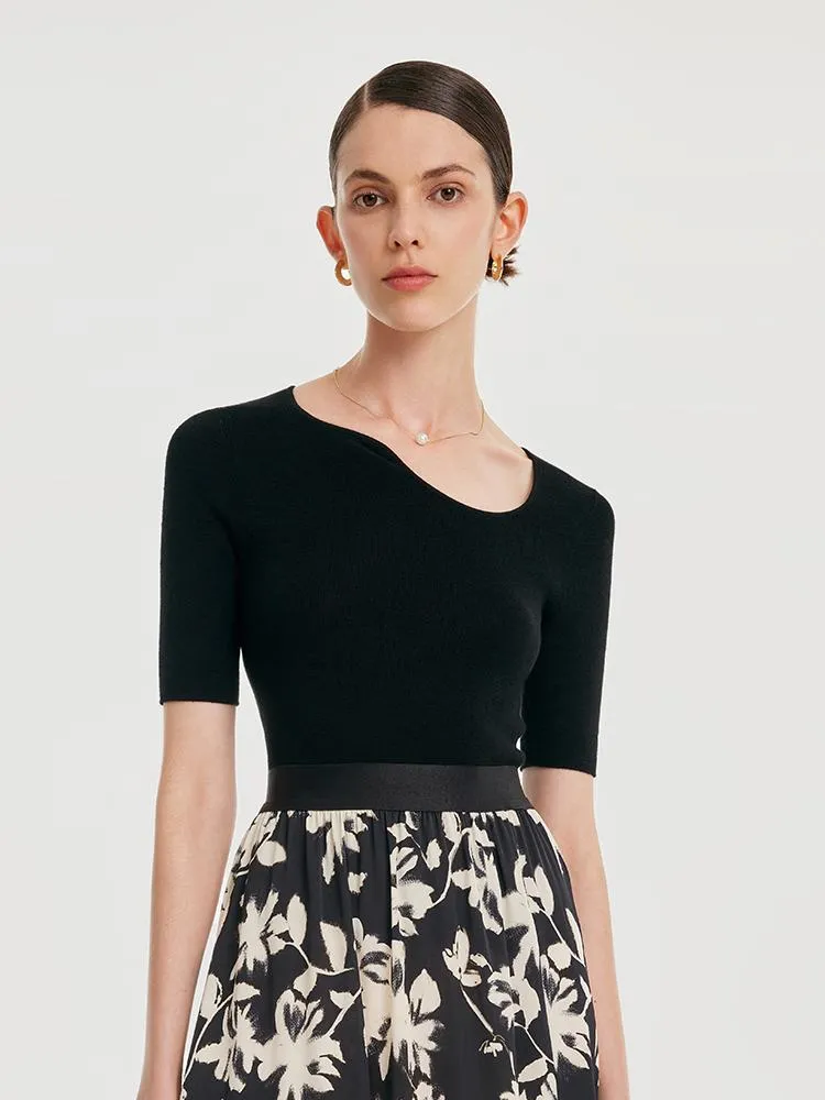 Haut en tricot de laine à col asymétrique sans couture