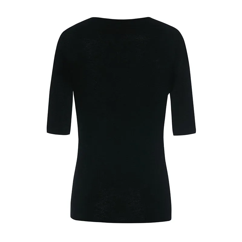 Haut en tricot de laine à col asymétrique sans couture