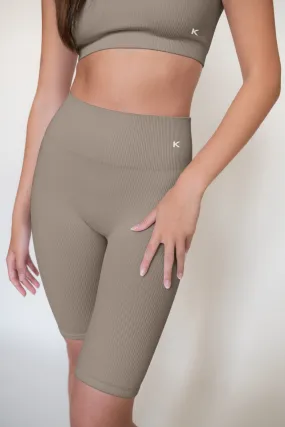 Short cycliste sans couture de couleur taupe